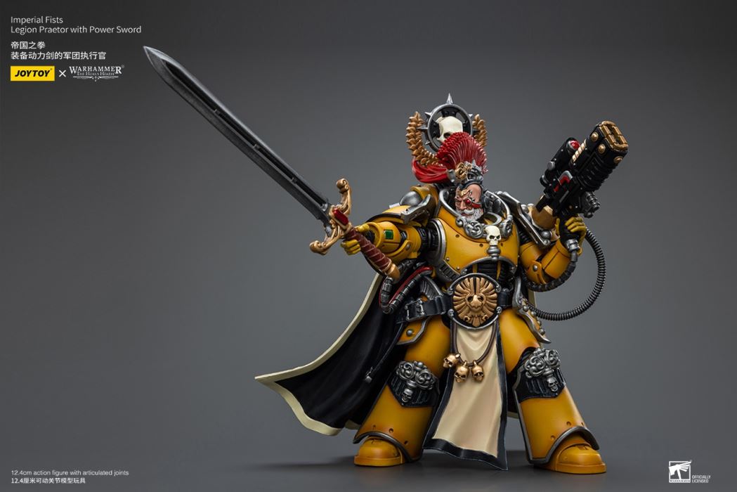 Imperial Fists Fafnir Lane/Legion Executor equipped with a power sword 1/18