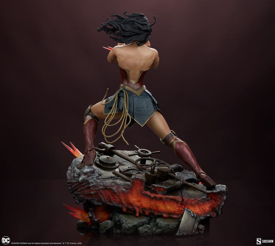 WONDER WOMAN: SAVING THE DAY