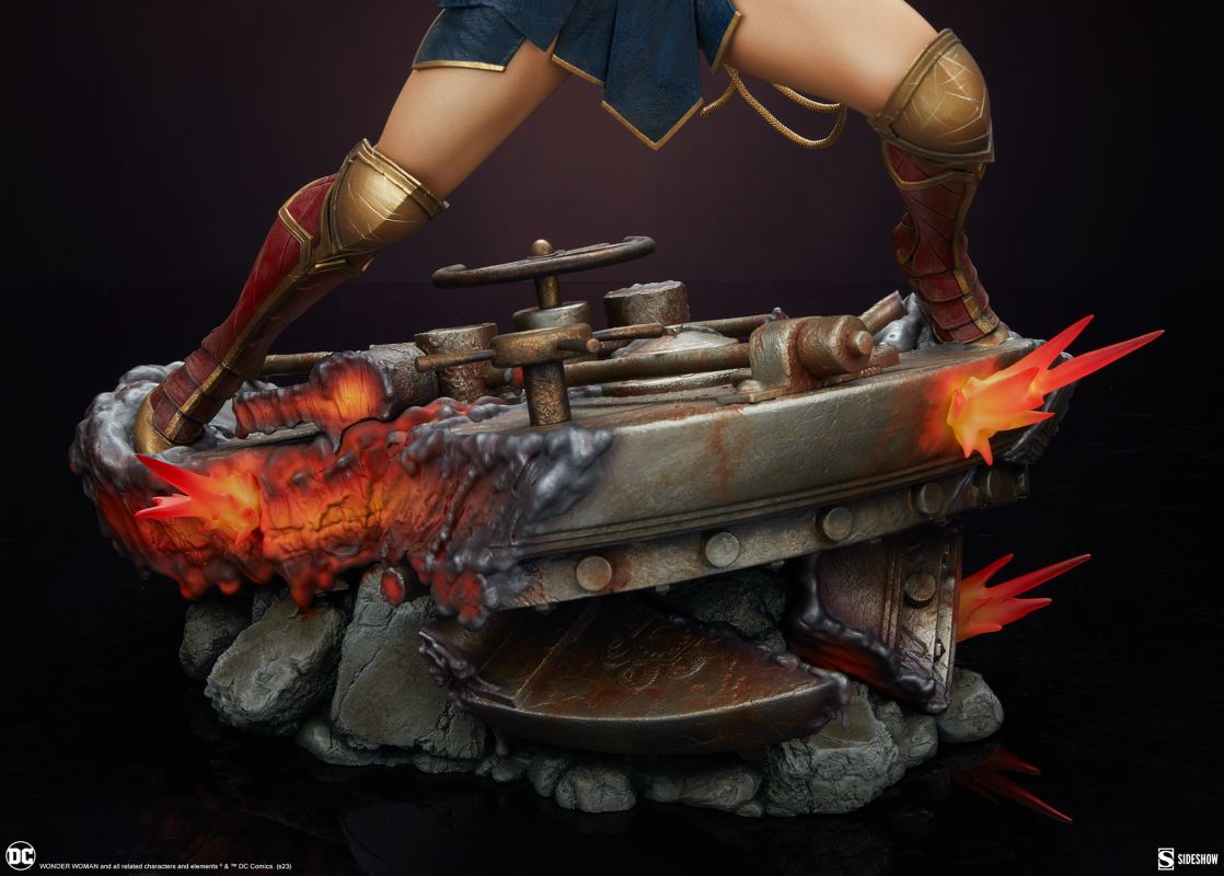 WONDER WOMAN: SAVING THE DAY