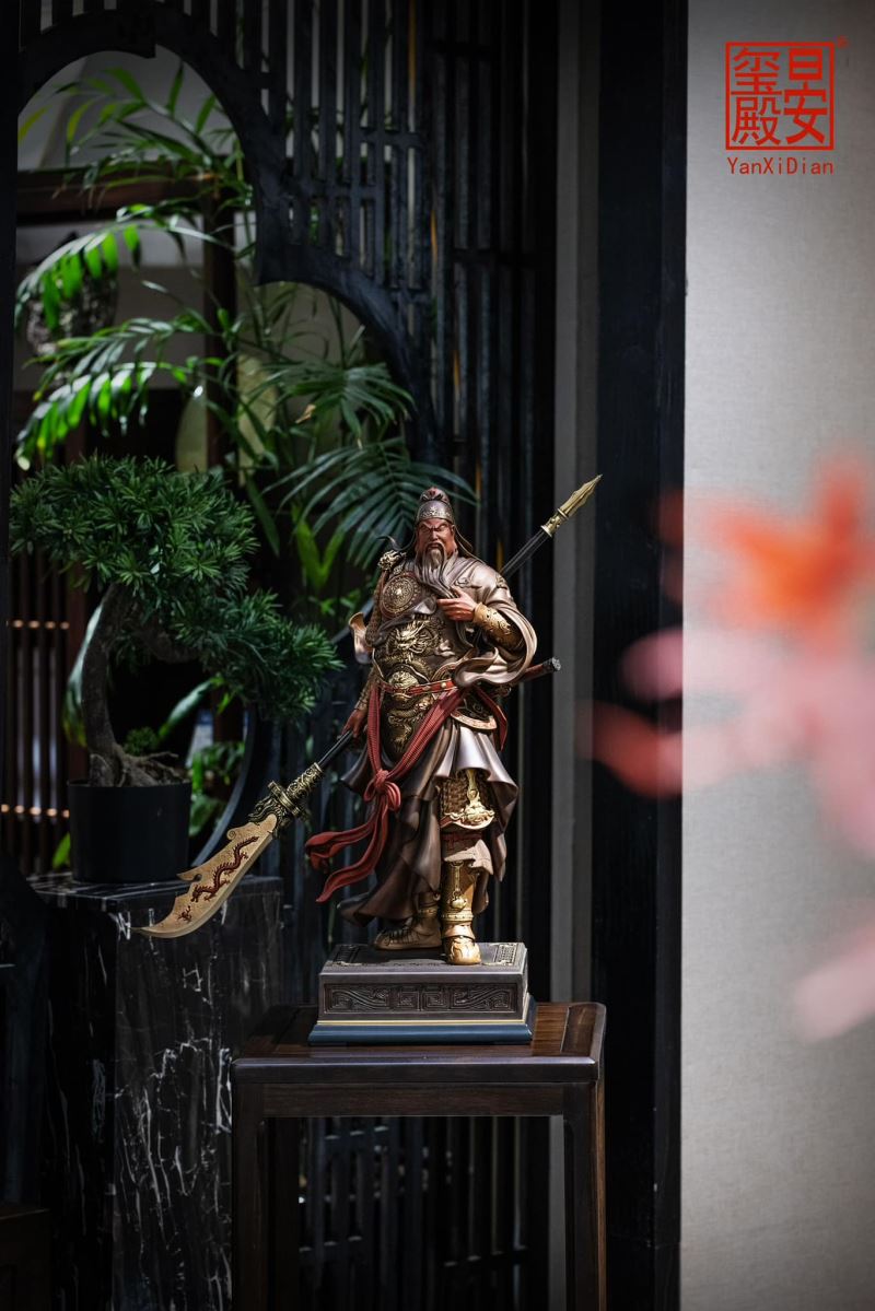 Guan Yu Statue