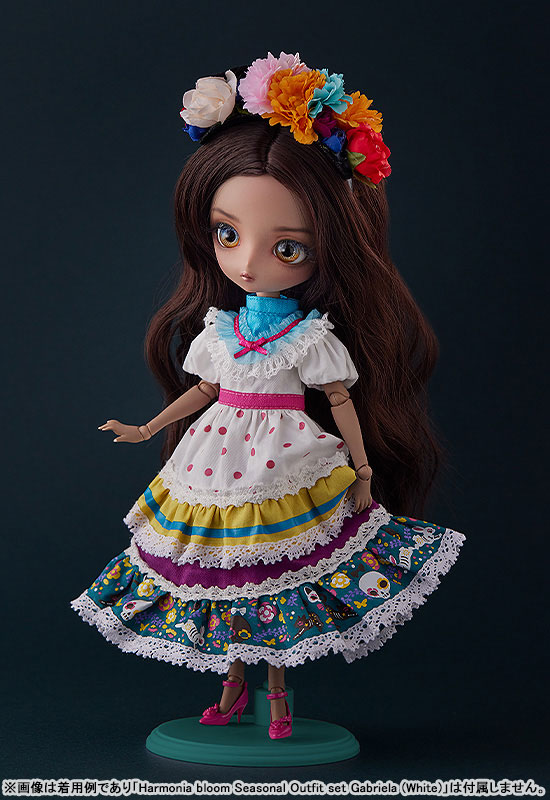 Harmonia bloom Seasonal Doll Gabriela