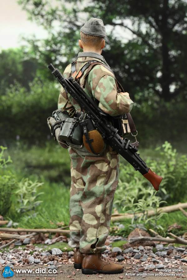 World War II German 12th Armored Division MG42 Machine Gunner Otto 1/6