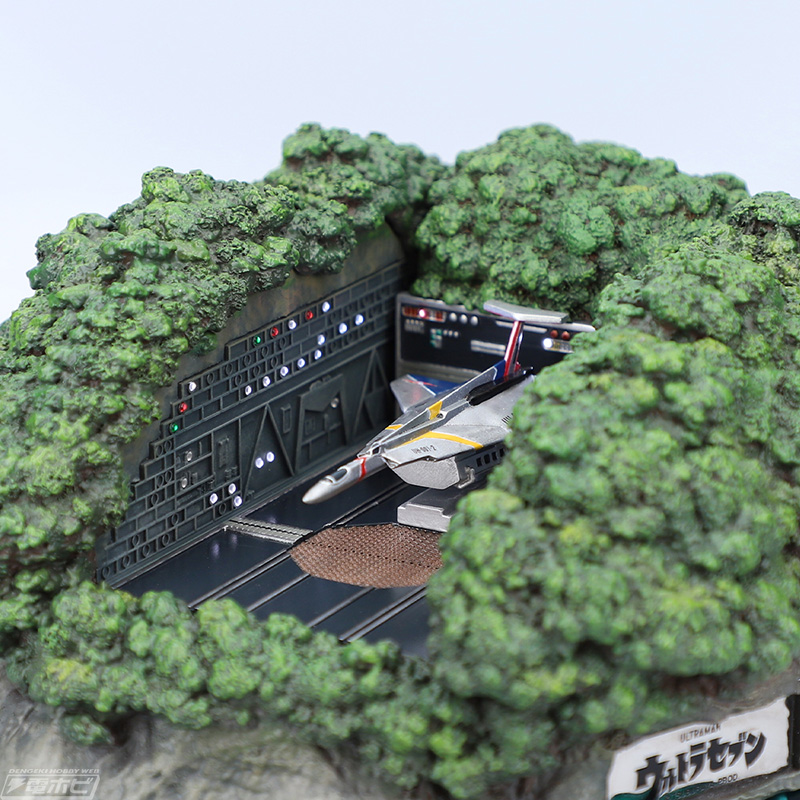 Premium Light-up & Sound Diorama Ultra Seven Earth Defense Force Far East Base Gate 4