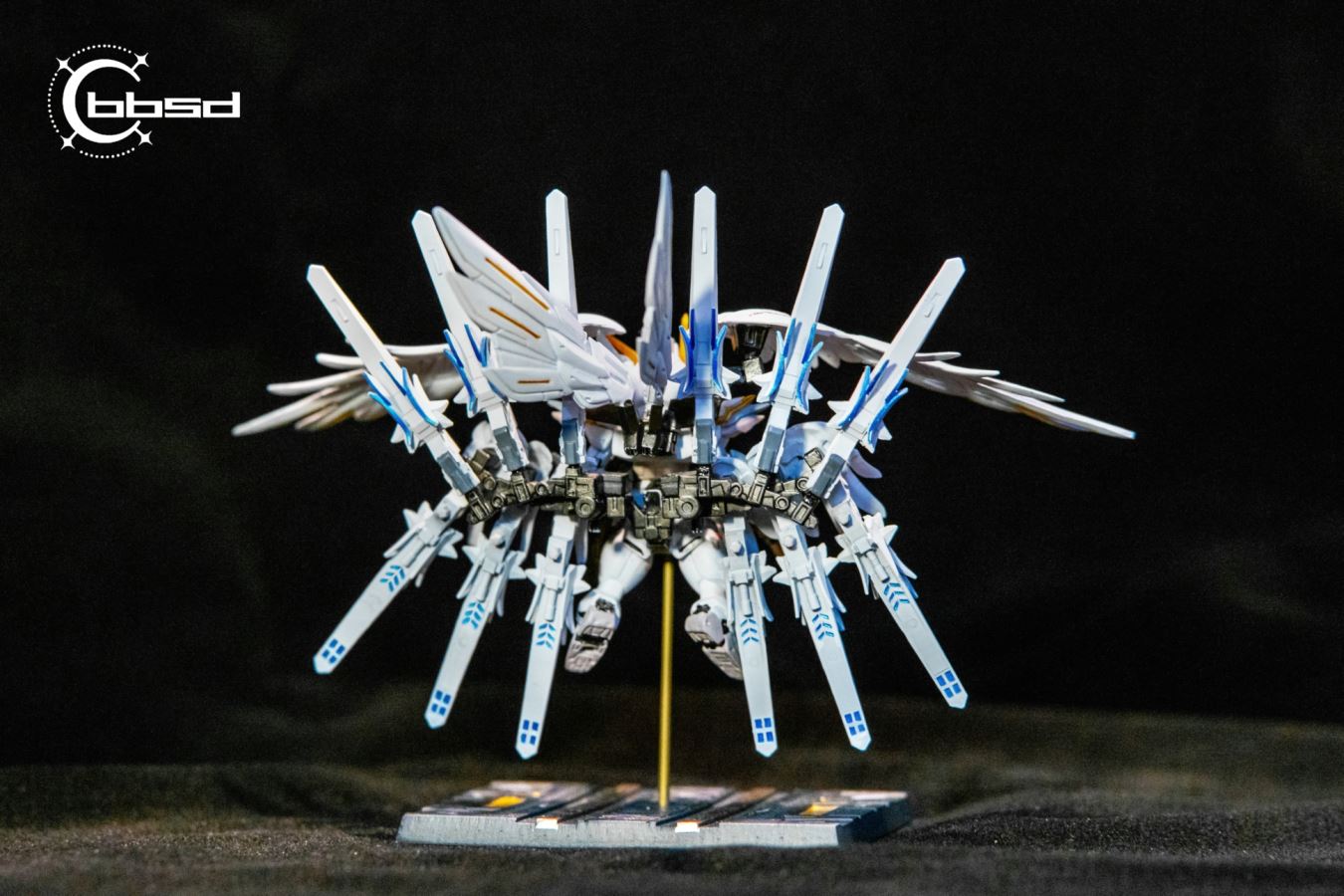 FW Wing Gundam Snow White - Mobile Report Gundam W