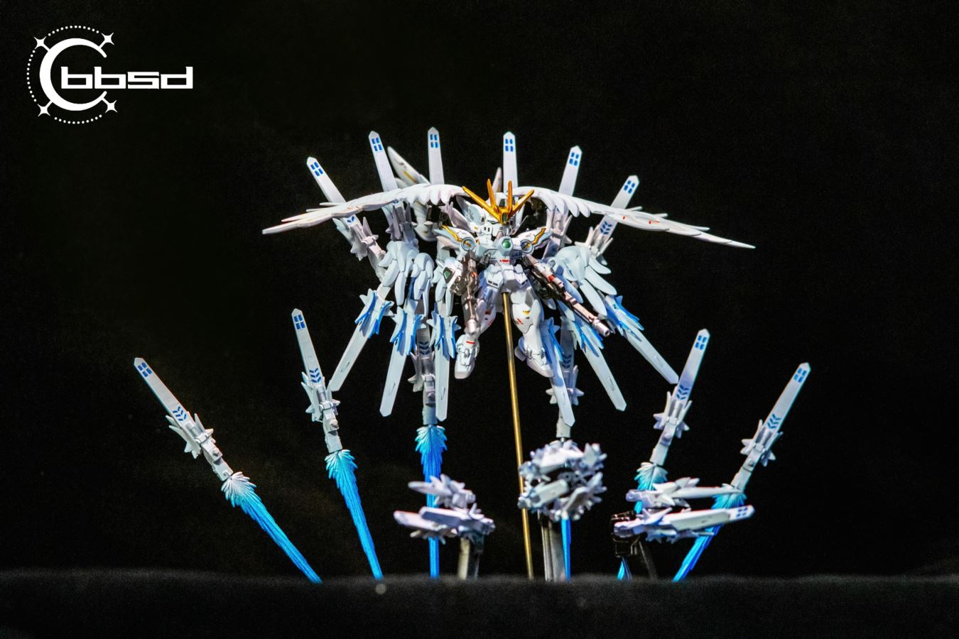 FW Wing Gundam Snow White - Mobile Report Gundam W