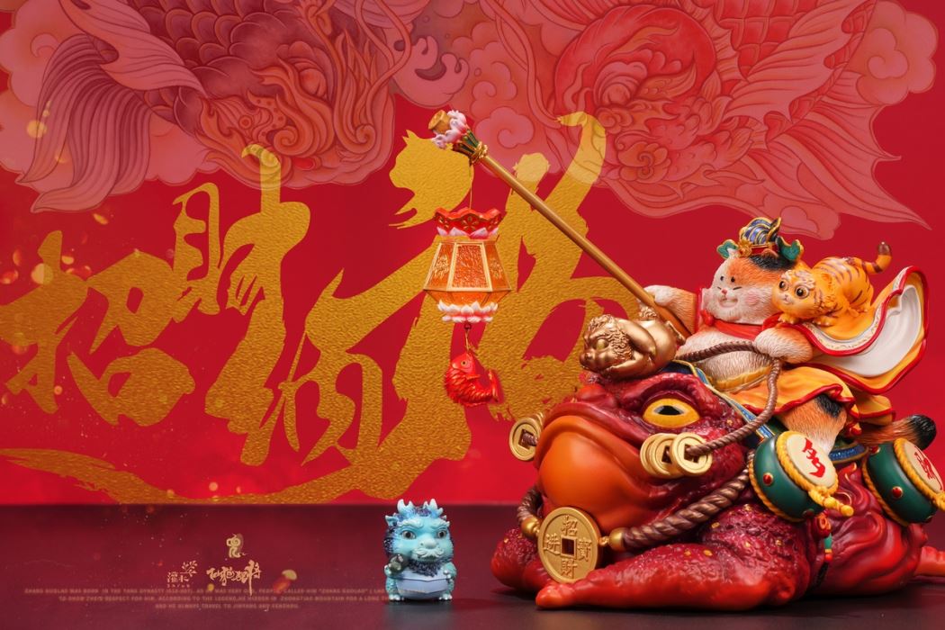 God of Wealth Cat with Multi-billion Statue