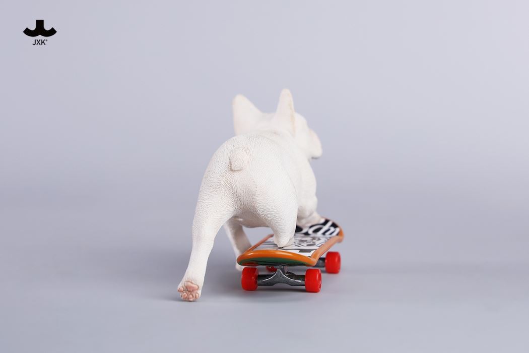 Skateboarding French Bulldog 1/6