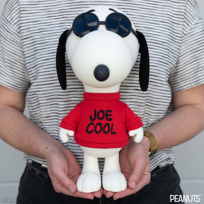 Peanuts SuperSize Snoopy (Joe Cool)