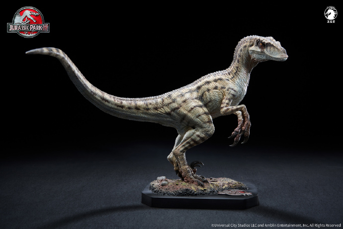 Wan Long Tang Studio - 1/10 Statue Jurassic Park III Female Velociraptor Licensed by Universal Pictures