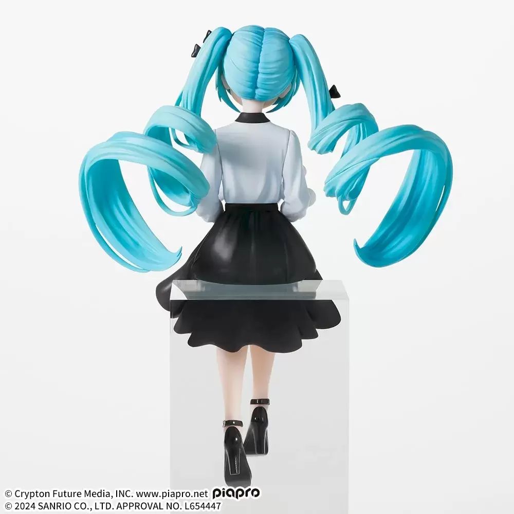 Hatsune Miku x Cinnamoroll Posing Ver
