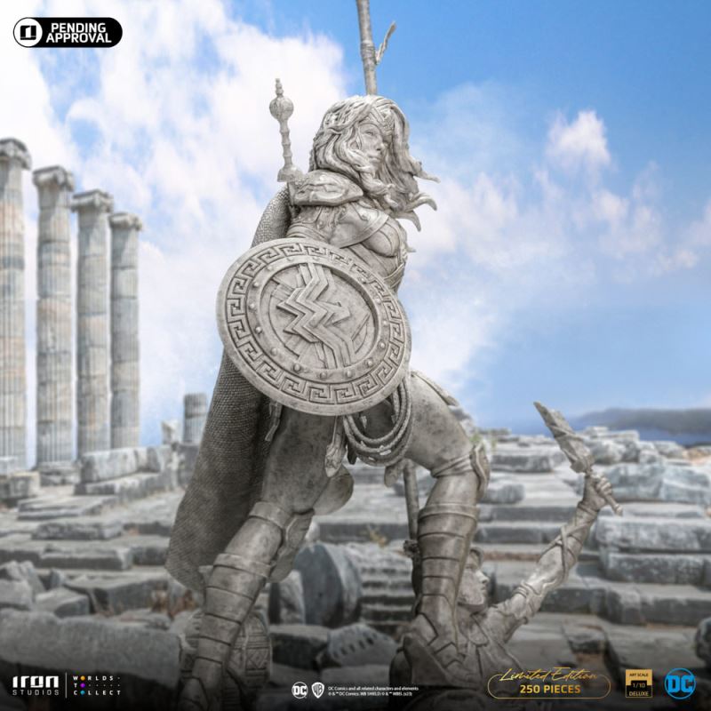 WONDER WOMAN UNLEASHED (MARBLE EDITION)