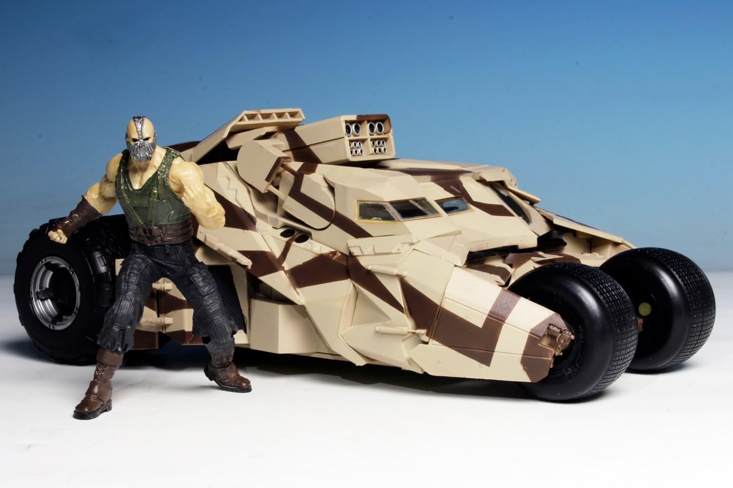 Platts Moebius Model Dark Knight Trilogy Armed Tumbler w/Bane 1/25