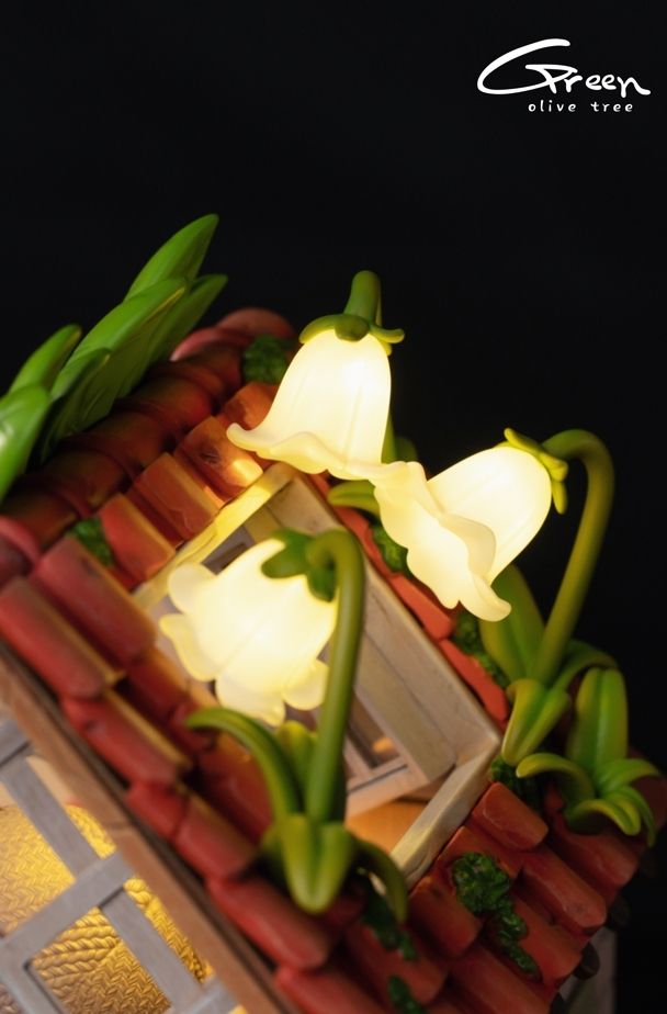 Girl Phoebe Praying for You