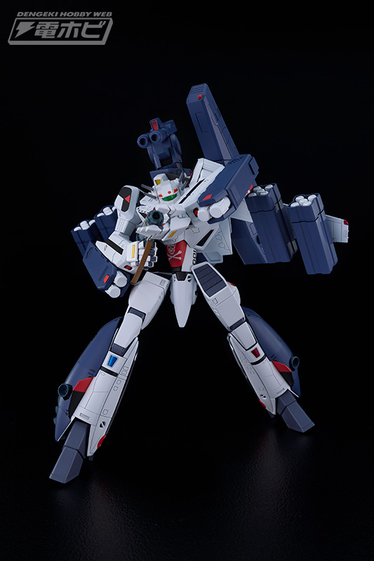 PLAMAX PX16 1/72 VF-1S Strike Battroid Valkyrie (Ichijo Hikaru Machine)