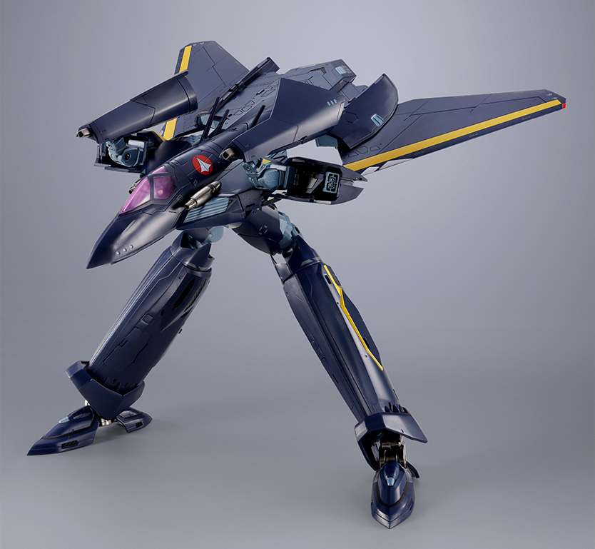 DX Chogokin VF-17S Nightmare Stealth Valkyrie (Gamlin Kizaki's)