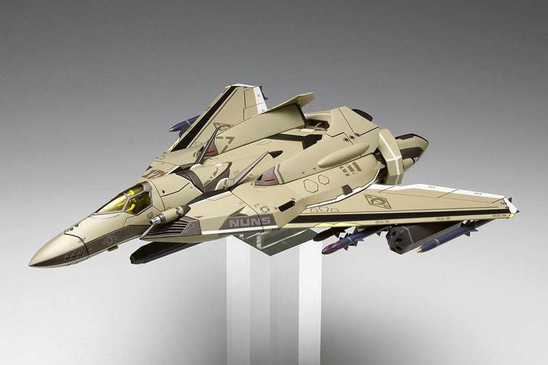 Macross Delta VF-171 Nightmare Plus [Outlying Space Type] 1/72