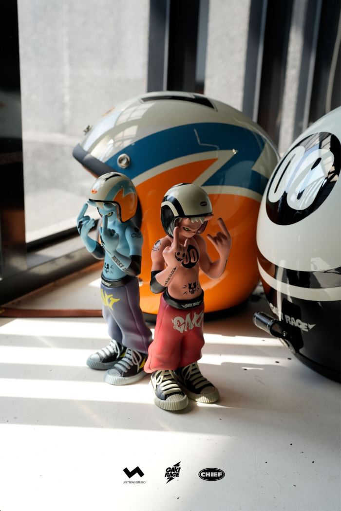 Helmet Figurines - No. 00 ZAIKI & No. 01 KOZA