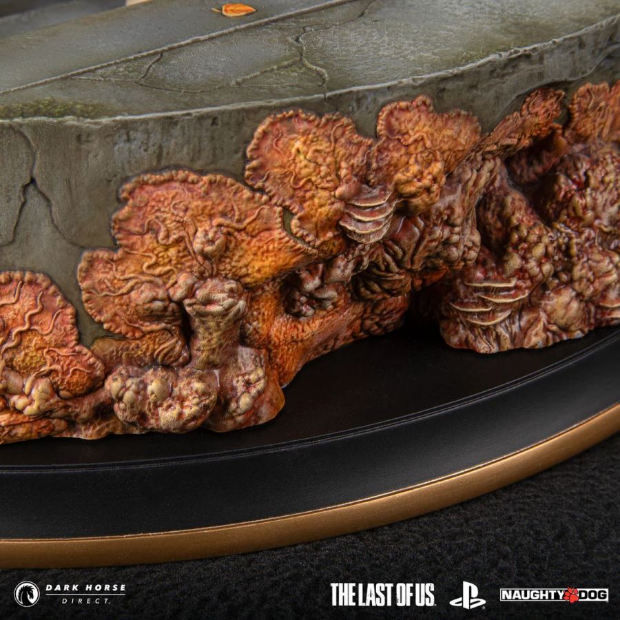 The Last of Us: Joel & Ellie on Horseback Premium Statue