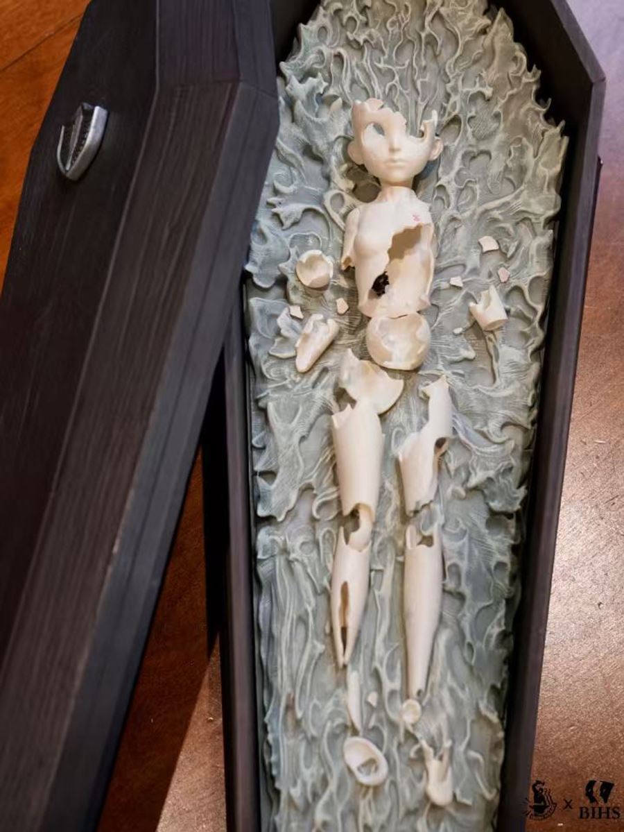 Berserk Black dog pulling coffin of Casca