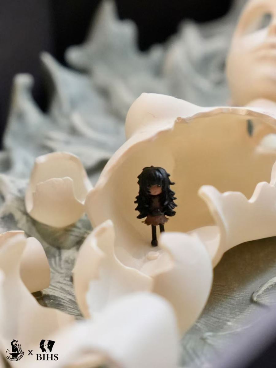 Berserk Black dog pulling coffin of Casca