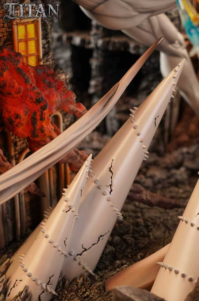 Warhammer vs Attack Titan - Attack On Titan