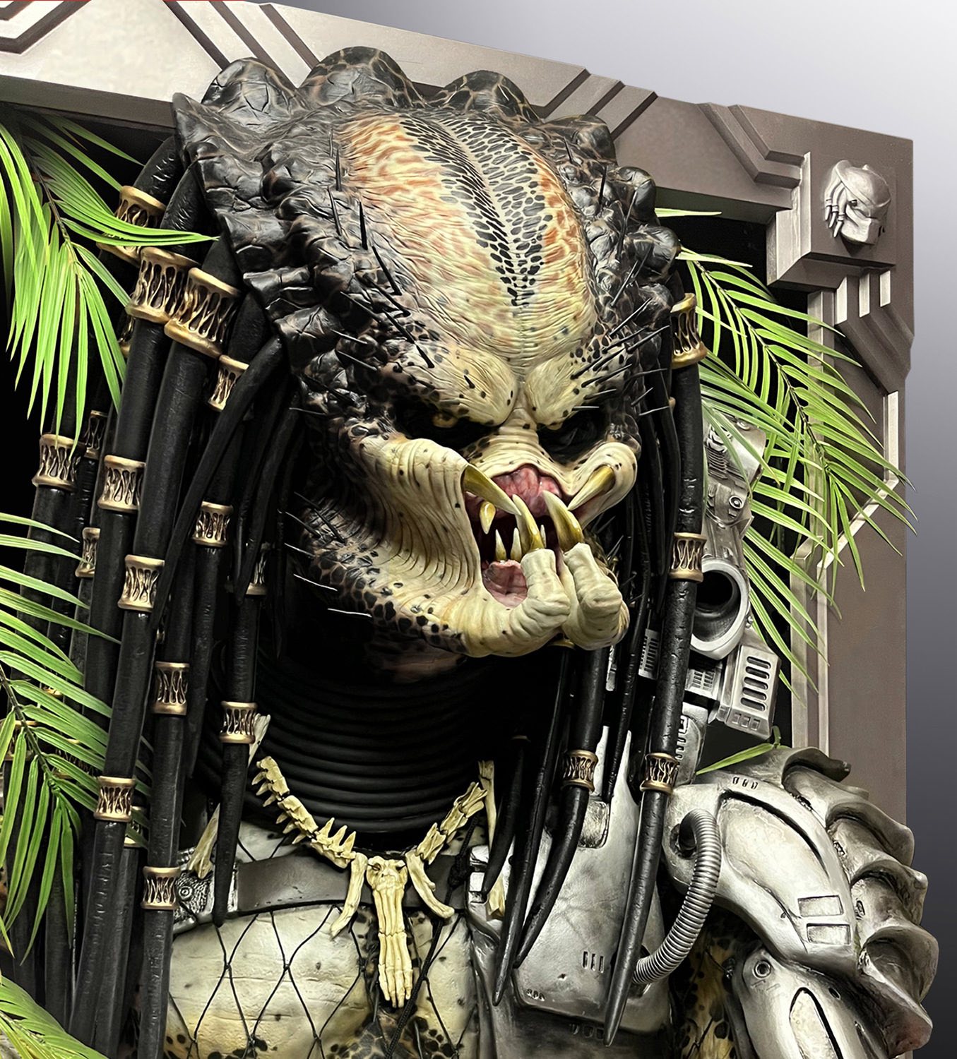 Predator Life-Size Wall Decor