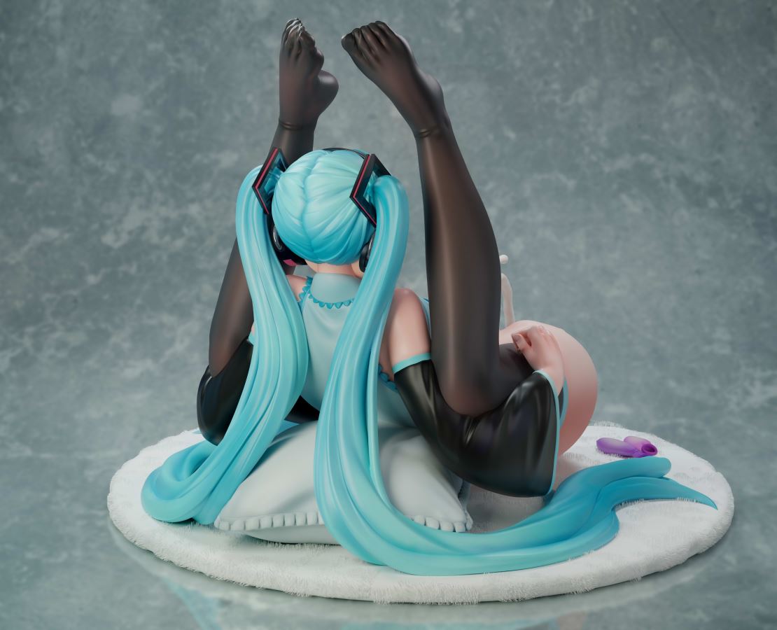 Fallen and ruined Hatsune Miku