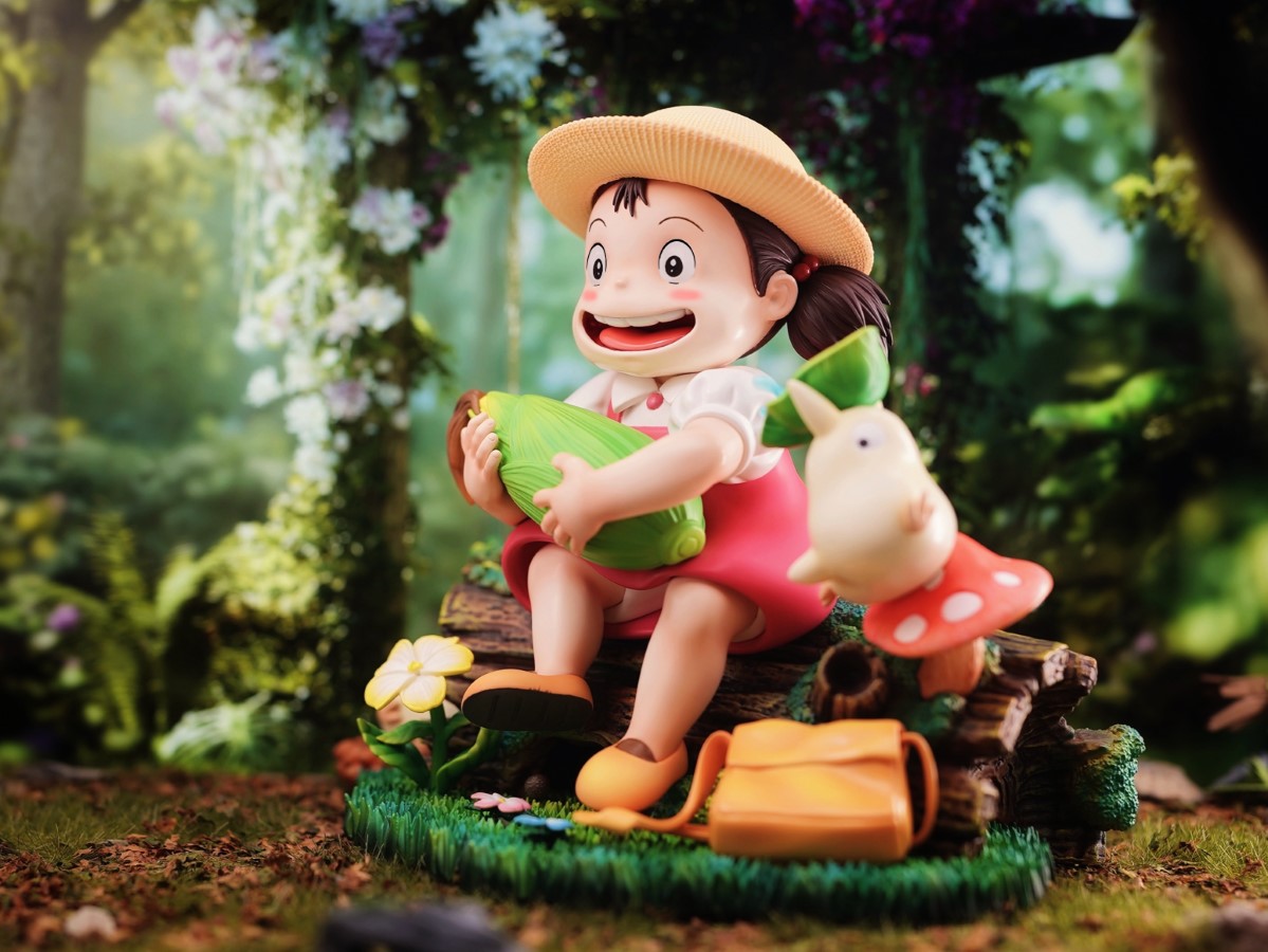 Mei holding corn - My Neighbor Totoro