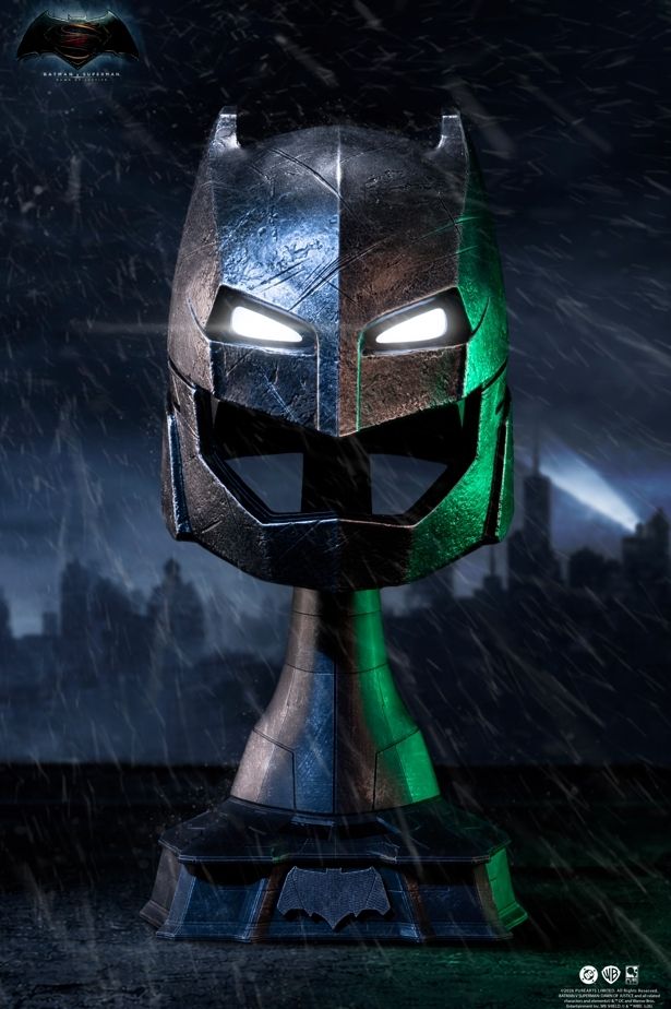 ARMORED BATMAN HELMET REPLICA - BATMAN V SUPERMAN: DAWN OF JUSTICE