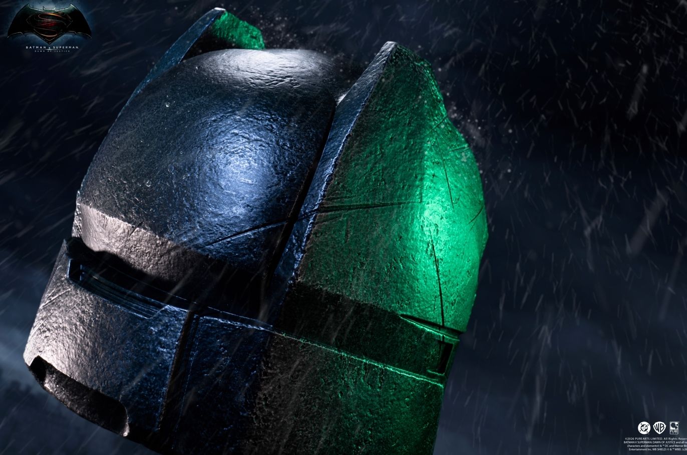 ARMORED BATMAN HELMET REPLICA - BATMAN V SUPERMAN: DAWN OF JUSTICE