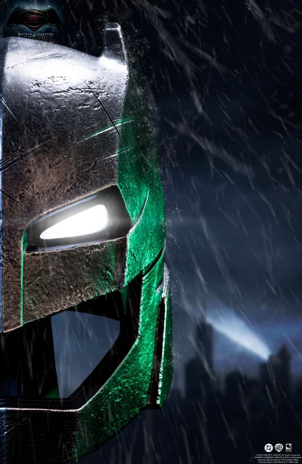 ARMORED BATMAN HELMET REPLICA - BATMAN V SUPERMAN: DAWN OF JUSTICE