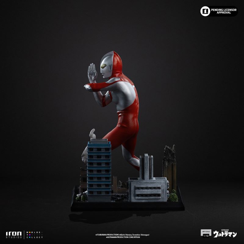 Ultraman 1/10