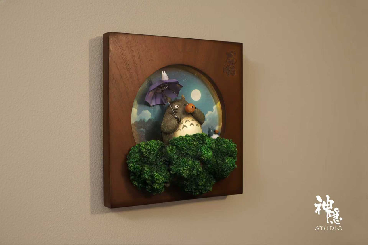 Totoro under the moonlight