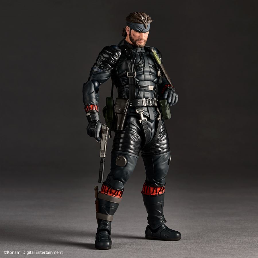 Revoltech Metal Gear Solid: Solid Snake Sneaking Suit
