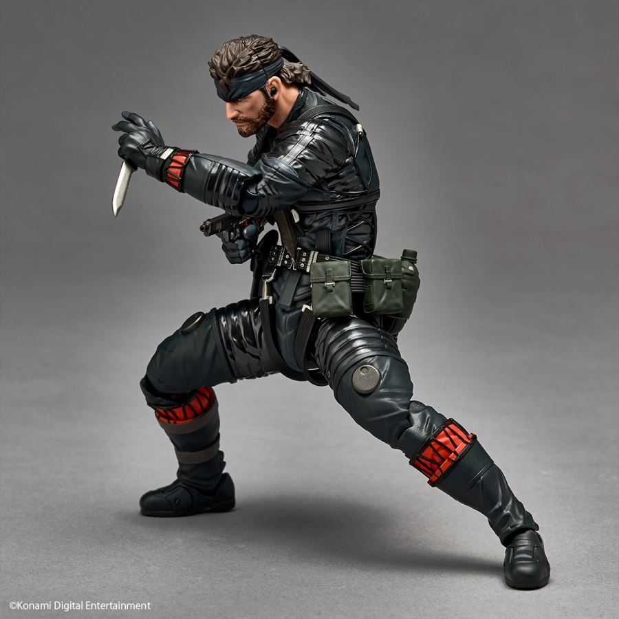 Revoltech Metal Gear Solid: Solid Snake Sneaking Suit
