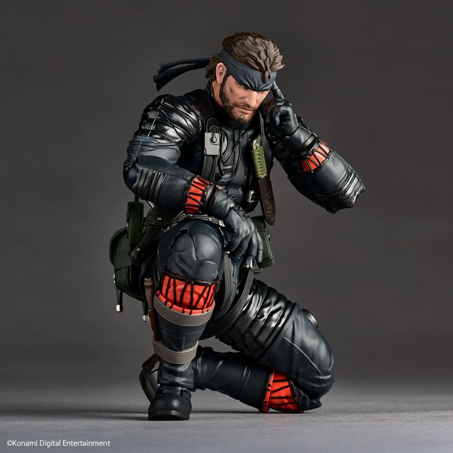 Revoltech Metal Gear Solid: Solid Snake Sneaking Suit
