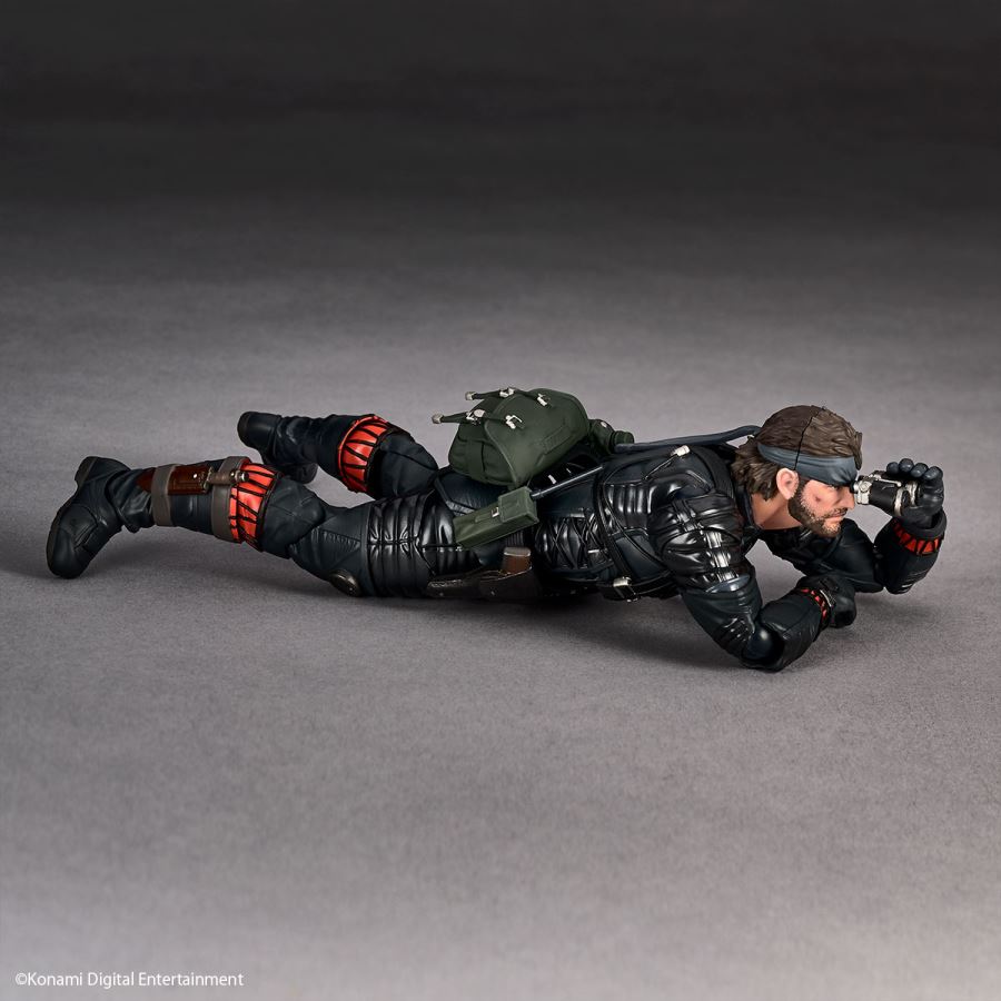 Revoltech Metal Gear Solid: Solid Snake Sneaking Suit