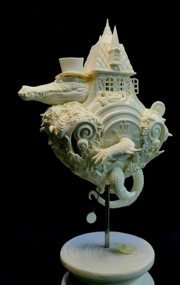 Clock Alligator White Model