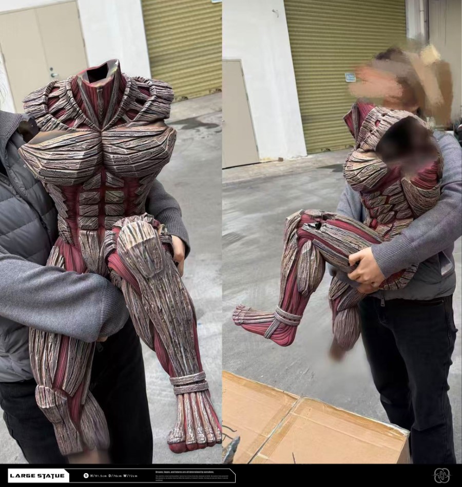 The Armored Titan & Reiner - Attack On Titan