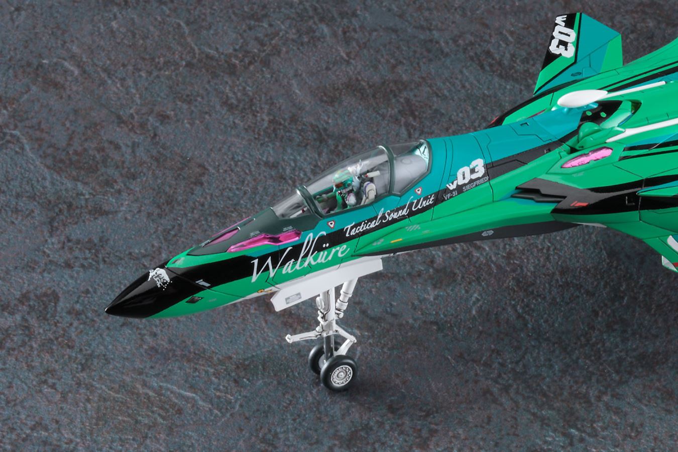 Macross Delta the Movie: Passionate Walküre VF-31E Siegfried Reina Prowler Color 1/72