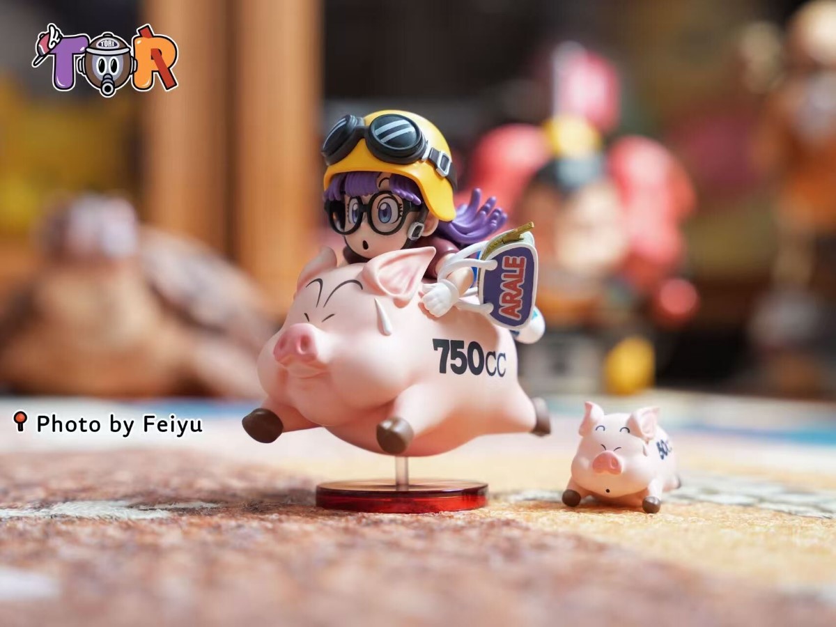 Arale riding a Pig