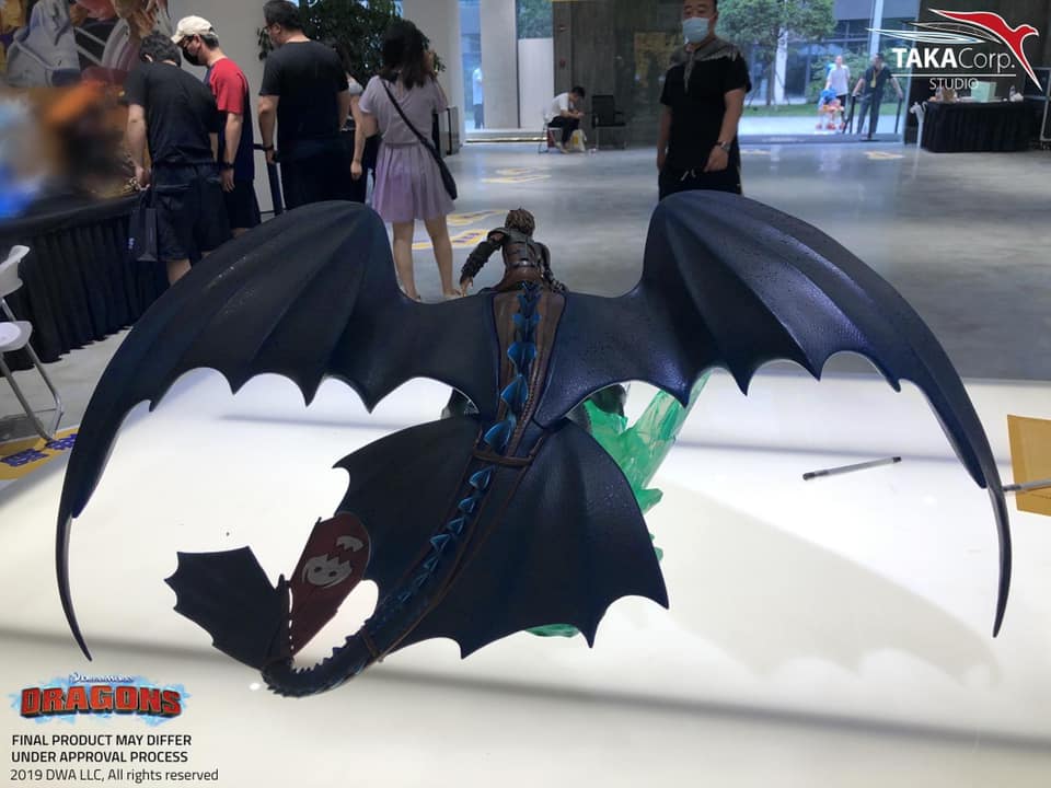 ชมภาพถ่ายสินค้าจริง How To Train Your Dragon: Hiccup & Toothless
