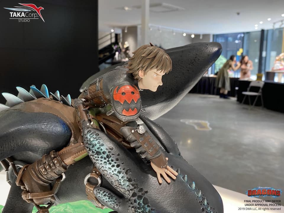 ชมภาพถ่ายสินค้าจริง How To Train Your Dragon: Hiccup & Toothless