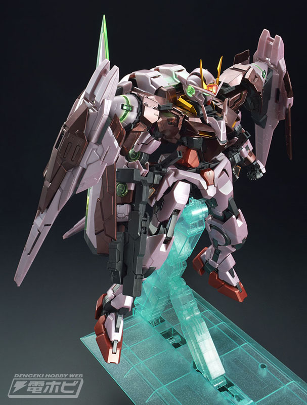 เตรียมจัดหนักอีกรอบ กับ Mobile Suit Gundam 00 รุ่น Perfect Grade พร้อมไฟ LED และเฟรมใส