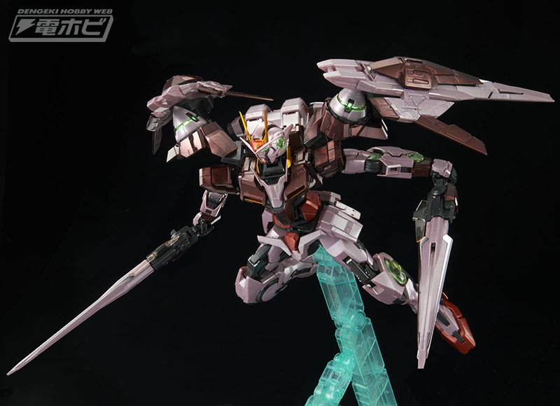 เตรียมจัดหนักอีกรอบ กับ Mobile Suit Gundam 00 รุ่น Perfect Grade พร้อมไฟ LED และเฟรมใส