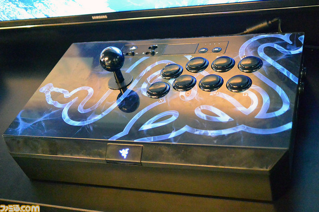 PANTHERA คอนโทรลเลอร์สำหรับเกมส์ต่อสู้ที่เล่นได้ทั้งเครื่อง PS4 / PS3 / PC