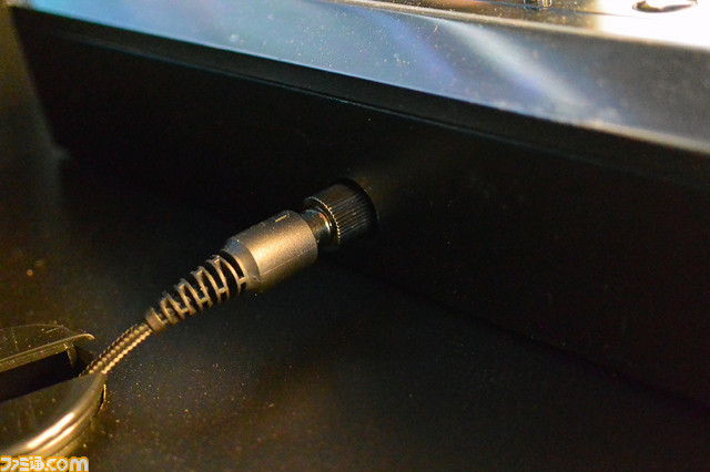 PANTHERA คอนโทรลเลอร์สำหรับเกมส์ต่อสู้ที่เล่นได้ทั้งเครื่อง PS4 / PS3 / PC