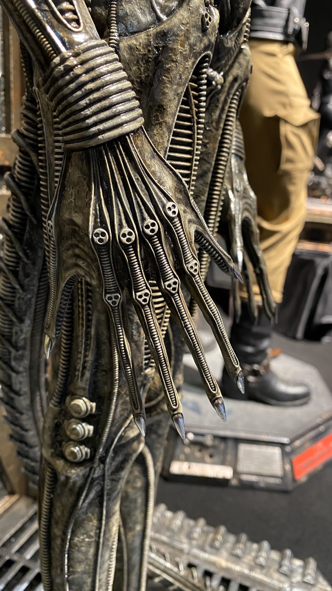 ชัด ๆ กับภาพถ่ายจากสินค้าจริงของ Alien & Predator ค่าย Prime1Studio