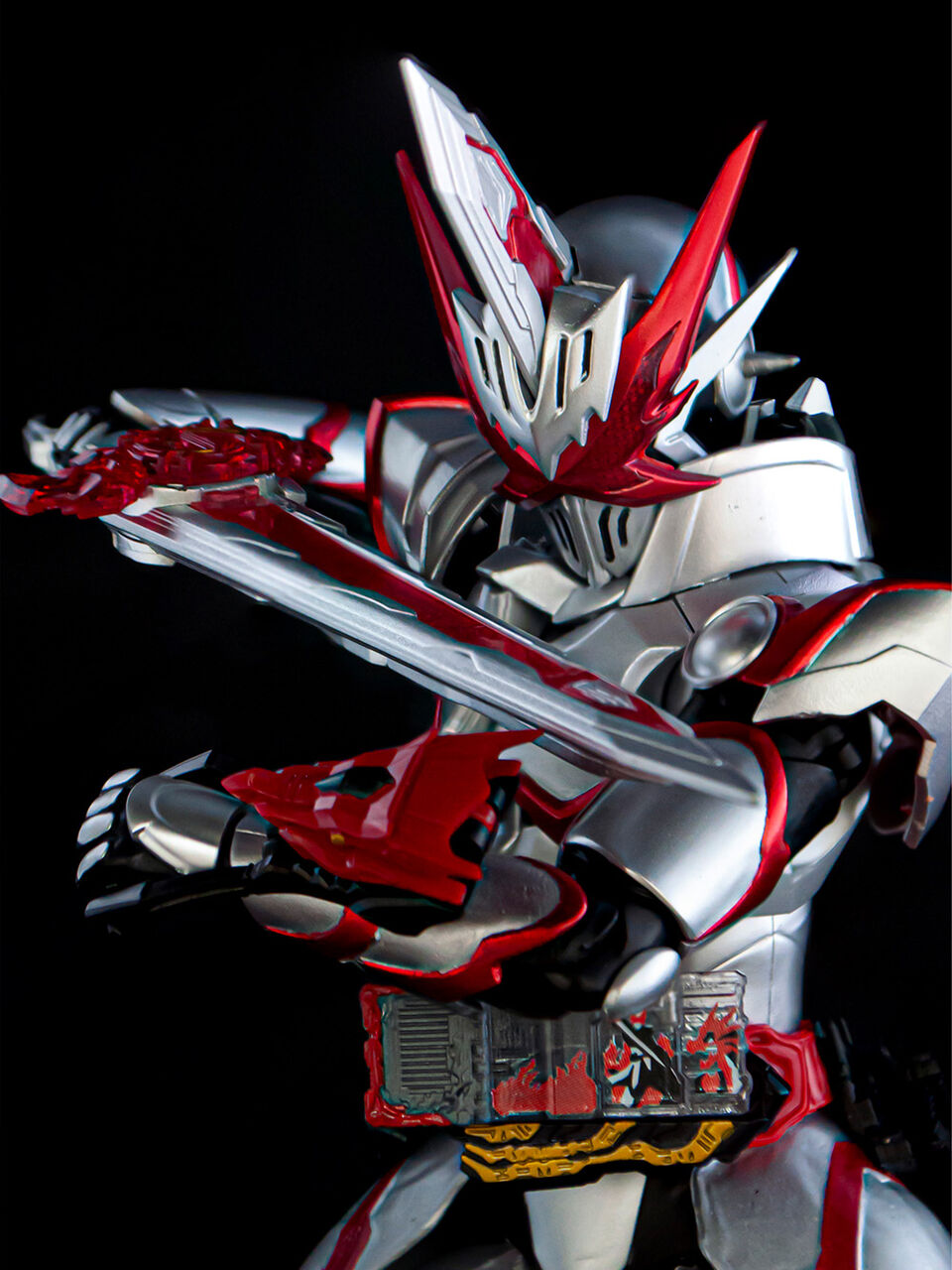 พรีวิวงาม ๆ SHFiguarts Kamen Rider Holy Blade Dragonic Knight