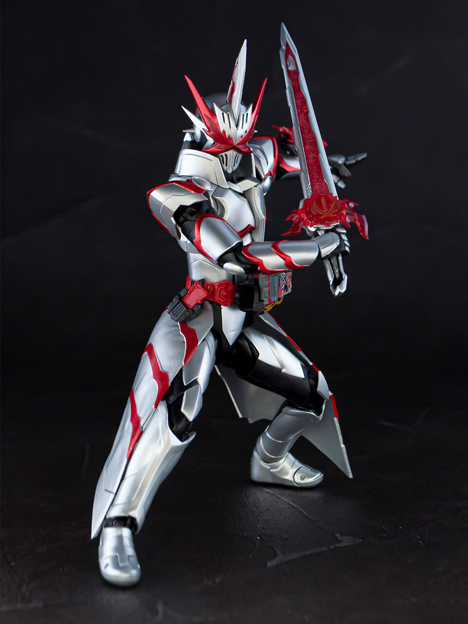 พรีวิวงาม ๆ SHFiguarts Kamen Rider Holy Blade Dragonic Knight
